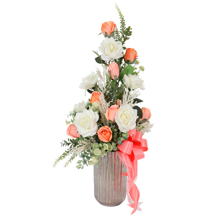 Arreglo Floral Blanco/Durazno Con Base Plata