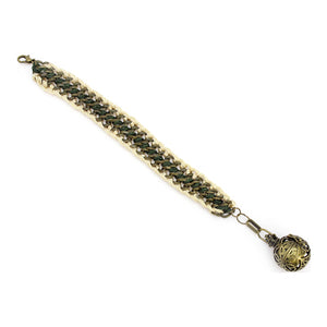Pulsera Tejida Con Dije Oro Antigüo